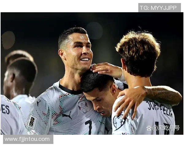 从普通球员到足球明星的华丽转身双人合作之旅 从普通球员到足球明星的华丽转身双人合作之旅