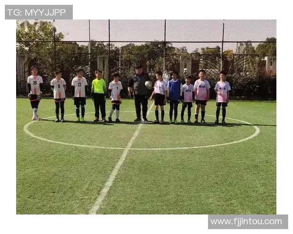 足球明星与女班长的校园爱情故事如何在绿茵场上绽放光彩