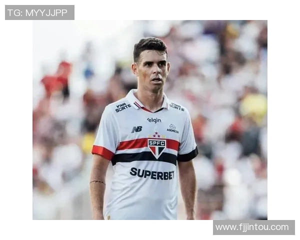 足球明星因腿部剧烈疼痛面临伤病困扰影响比赛状态与职业生涯发展 足球明星因腿部剧烈疼痛面临伤病困扰影响比赛状态与职业生涯发展