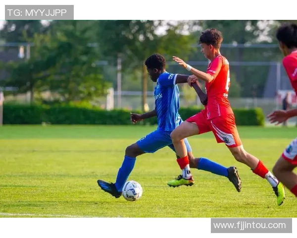 足球明星的日常训练揭秘他们是如何保持巅峰状态的 足球明星的日常训练揭秘他们是如何保持巅峰状态的