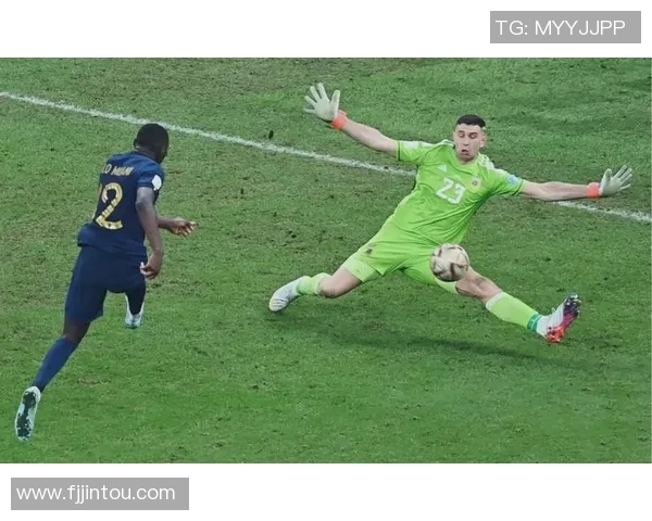 足球明星门将精彩扑救集锦视频回顾展现顶级守门员的绝技与风采 足球明星门将精彩扑救集锦视频回顾展现顶级守门员的绝技与风采